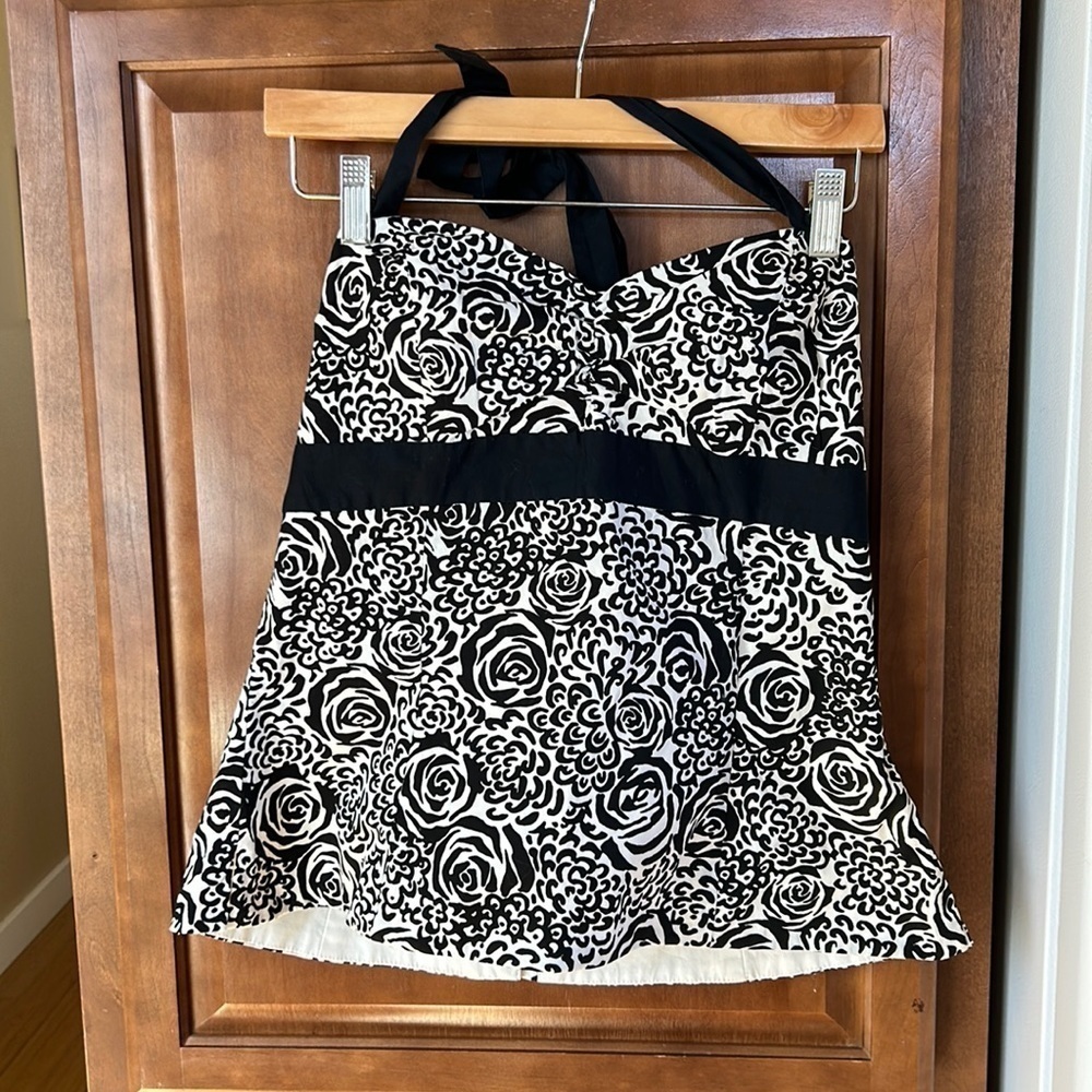 White House Black Market Halter Top Contemporary Summer Geometric Sz M